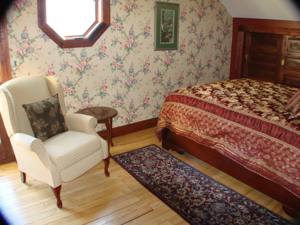Queen Room with Balcony